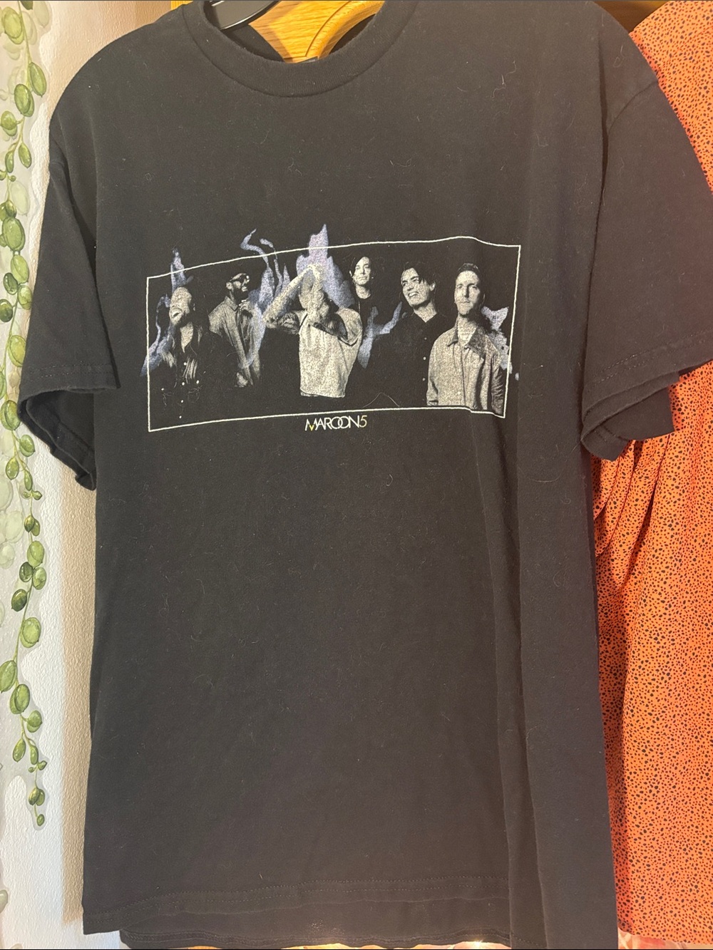 Maroon 5 tee sz L